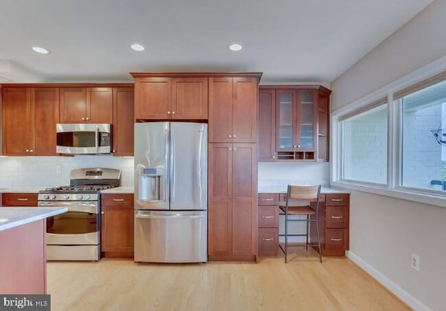 Building Photo - 4720 Chevy Chase Dr