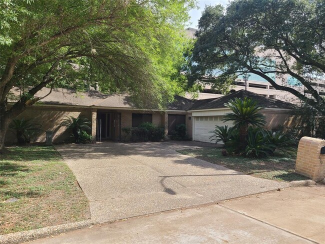Foto del edificio - 15626 Whitewater Ln