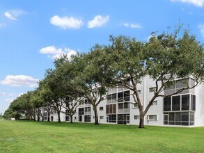 Building Photo - 4734 Lucerne Lakes Blvd N