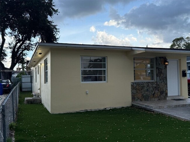 Foto del edificio - 5290 NW 2nd Terrace