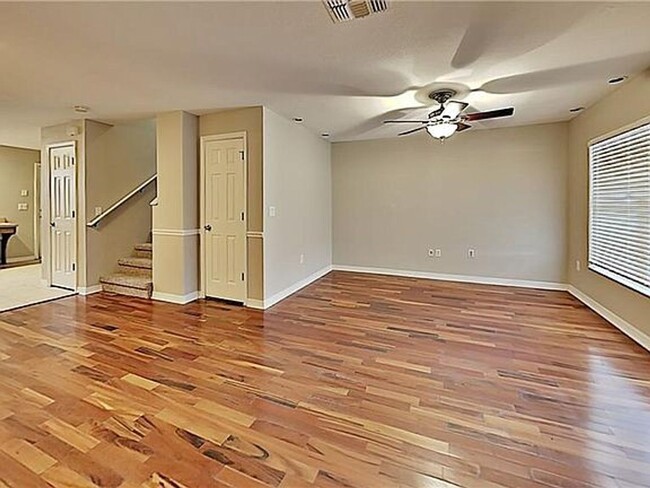 Building Photo - Gorgeous, Three Bedroom, Two Bath Town Hou...