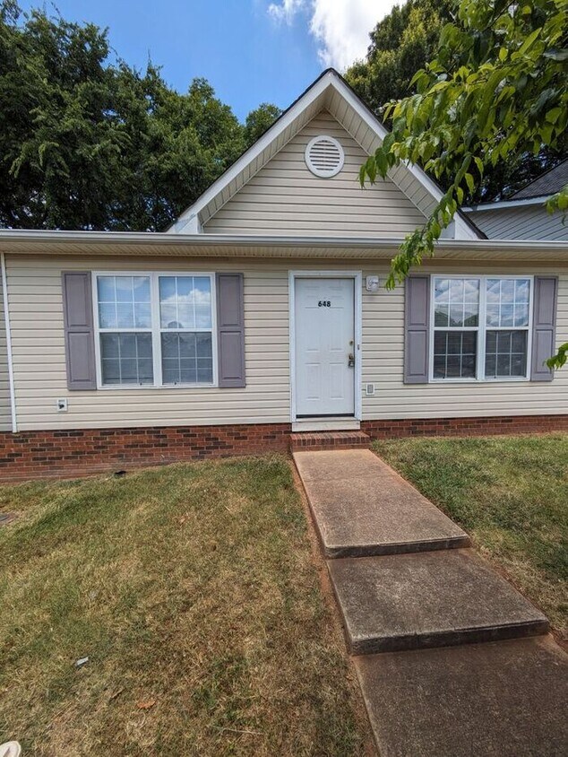 648 W 13th St, Newton, NC 28658 Townhome Rentals in Newton NC
