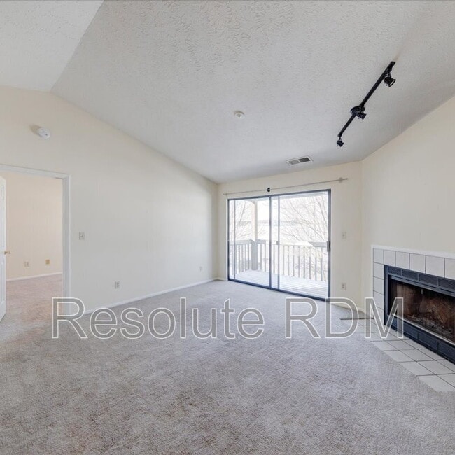 Building Photo - 4381 Village Pkwy Cir W