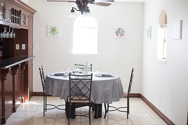 Área de comedor - 1707 Highland Park Ave