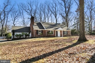Building Photo - 310 Pine Tree Rd