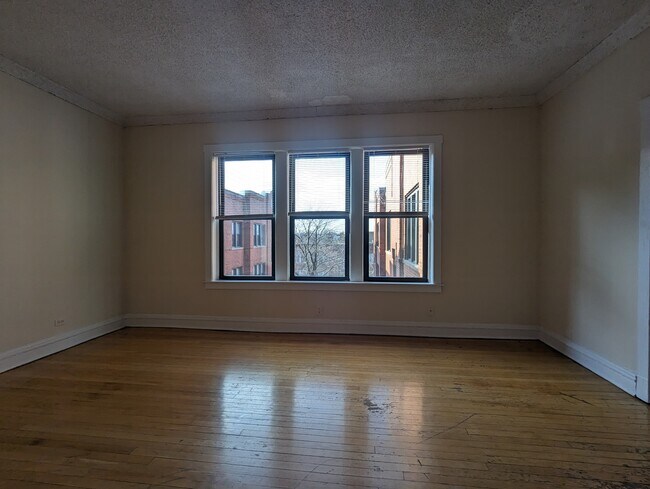 Foto del edificio - 3523 N Racine Ave