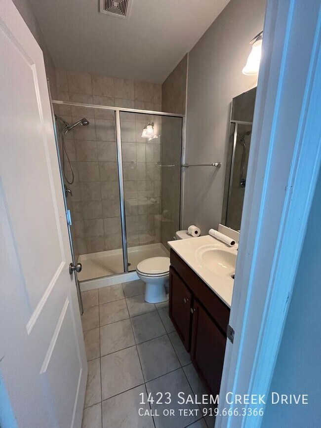 Foto del edificio - 1423 Salem Creek Dr