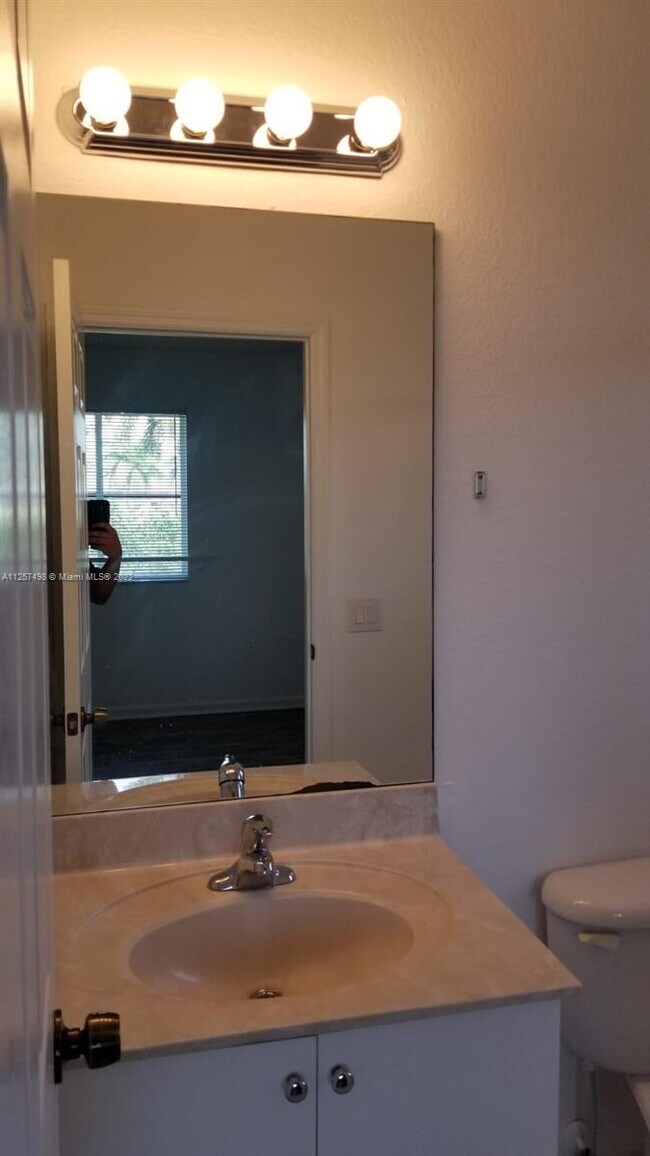 Foto del edificio - 17345 NW 7th Ave