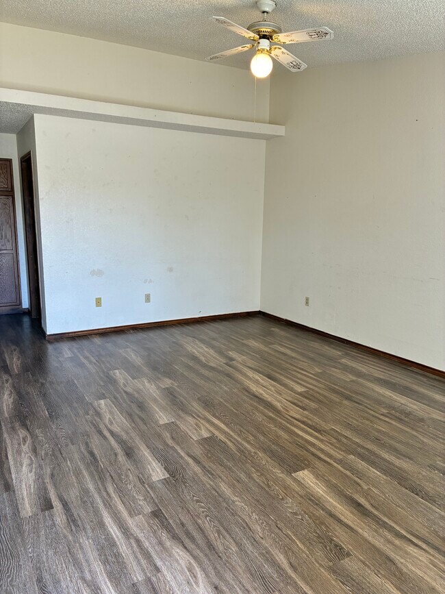 Foto del edificio - 302 S Avenue I