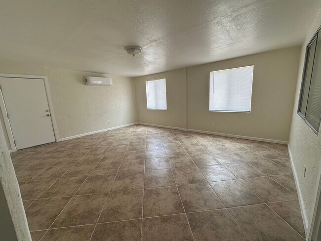Building Photo - Remodeled/$500 move in special/3 bedroom HOME