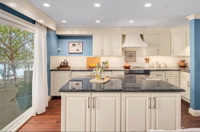 Foto del edificio - 1810 43rd Ave E