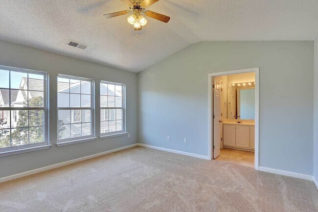 Foto del edificio - 3 Bedroom Townhome off Pelham Road