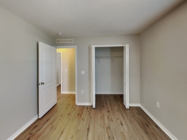 Building Photo - 2716 Whispering Trails Dr