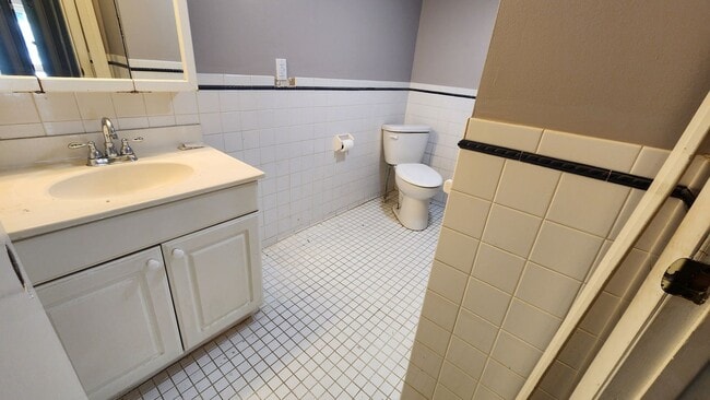 Foto del edificio - 3 bedroom 1 bathroom