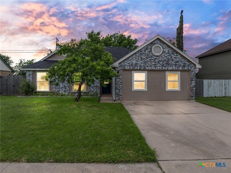 Foto principal - 2804 Bluejay Dr