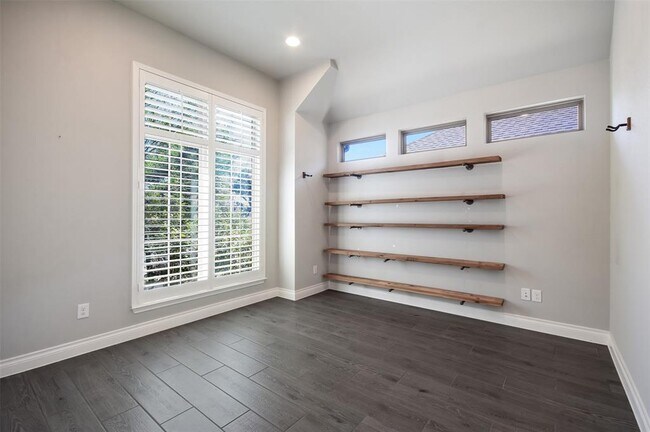 Building Photo - 228 Pisa Ln