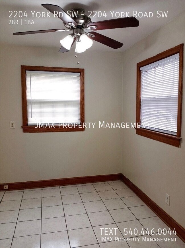 Foto del edificio - 2204 York Rd SW