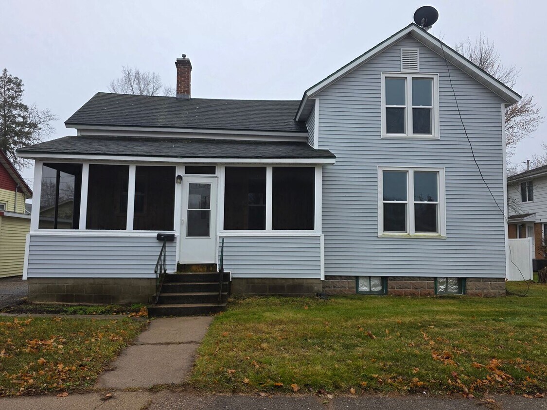 Foto principal - 4 Bed 1.5 Bath Single Family Home in Nekoosa