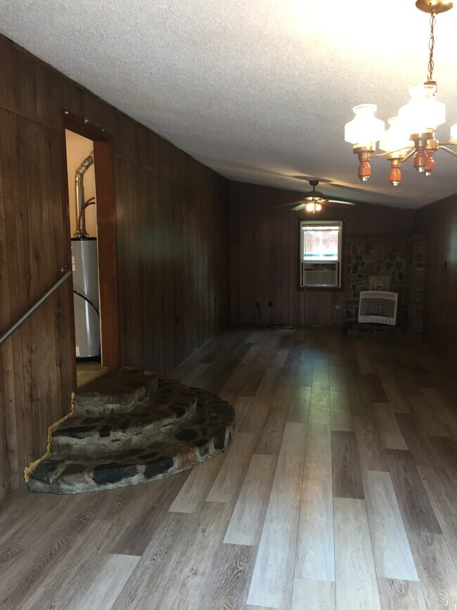 Building Photo - 307 Sunset Dr