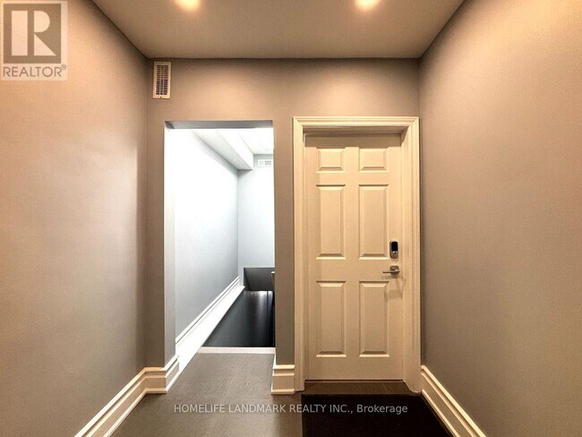 Photo du bâtiment - 3229 Yonge St