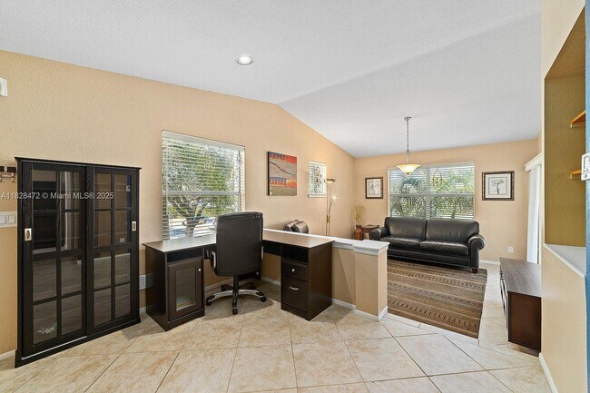 Foto del edificio - 1760 Palm Cove Blvd