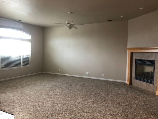 Foto del edificio - Gorgeous House in Cal Park - Available Soon!!