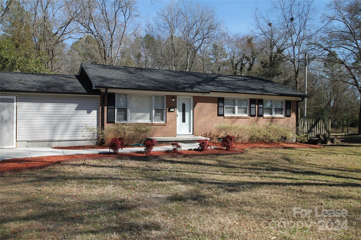 Primary Photo - 817 Stonewall Ct