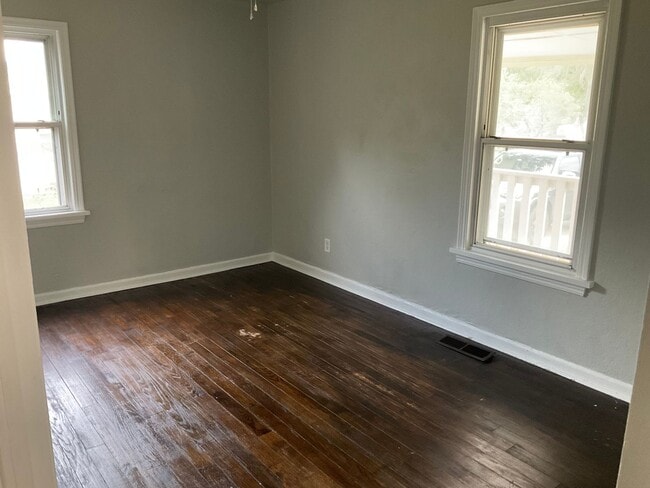 Building Photo - 303 W Kittyhawk Dr