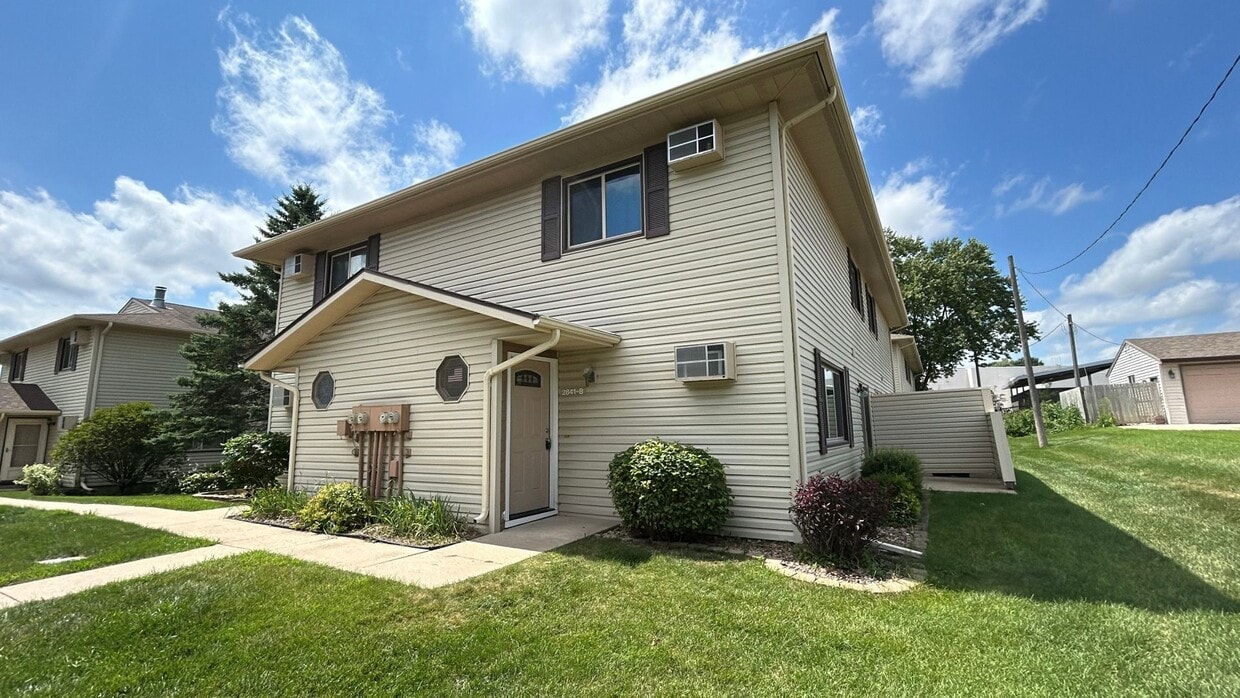 Primary Photo - Now Available | 2 Bed, 1.5 Bath Townhome i...
