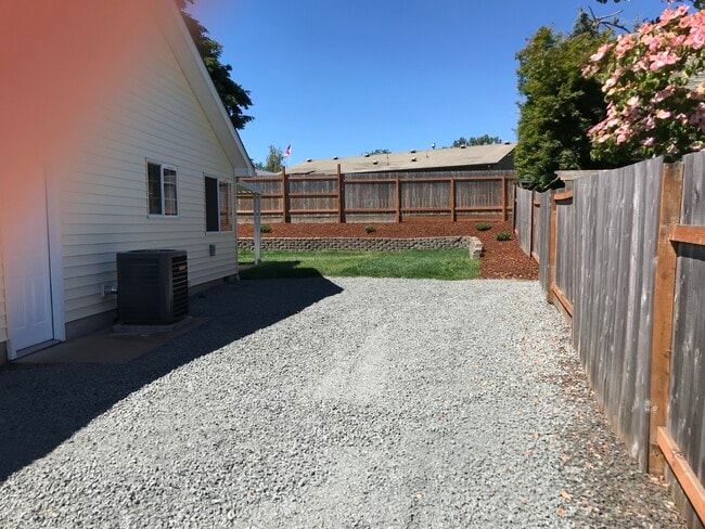 Foto del edificio - 1090 Cedar Ct