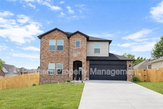 Building Photo - 1918 Larkspur St