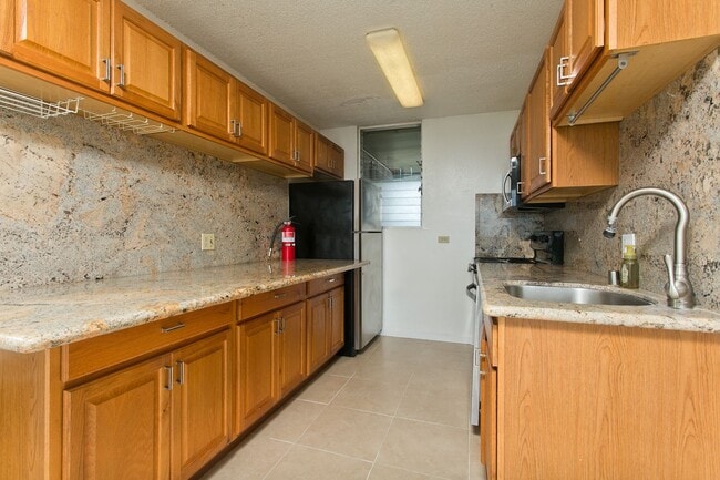 Foto del edificio - 1 Bed 1 Bath 1 Parking in Lele Pono - spectacular unobstructed view of Pearl Harbor!