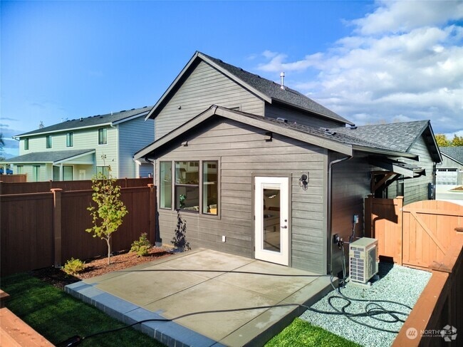 Building Photo - 643 Bucko Ave