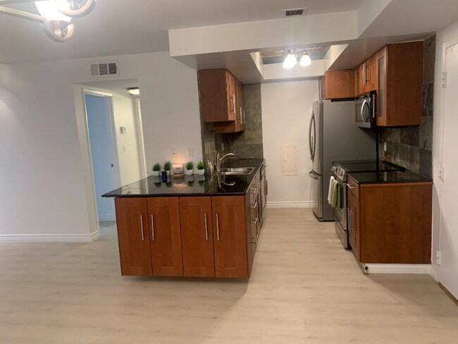 Foto del edificio - 1134 Alta Loma Rd