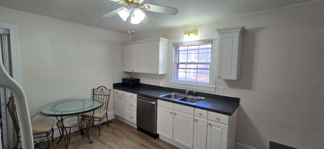 Foto del edificio - 2408 Bedford Ave