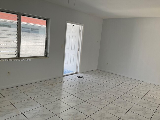 Foto del edificio - 1420 NE 171 St