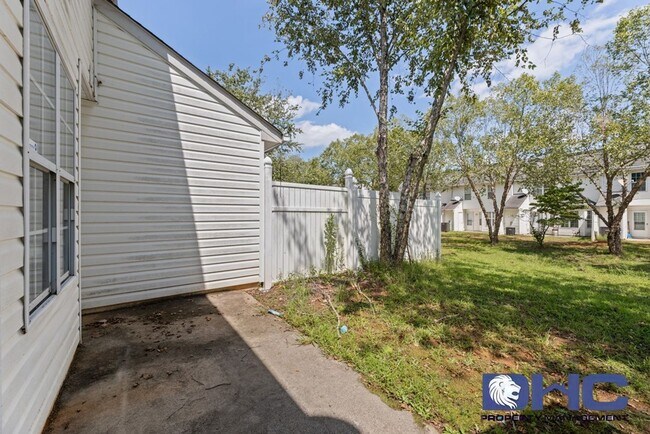 Building Photo - Updated home in Lithonia!