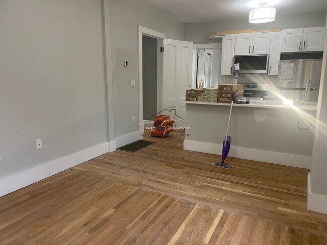 Building Photo - 70 L St