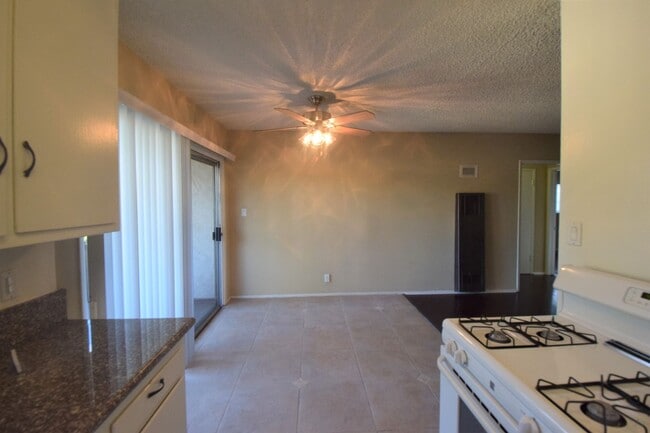 Building Photo - 5734 Hazeltine Ave