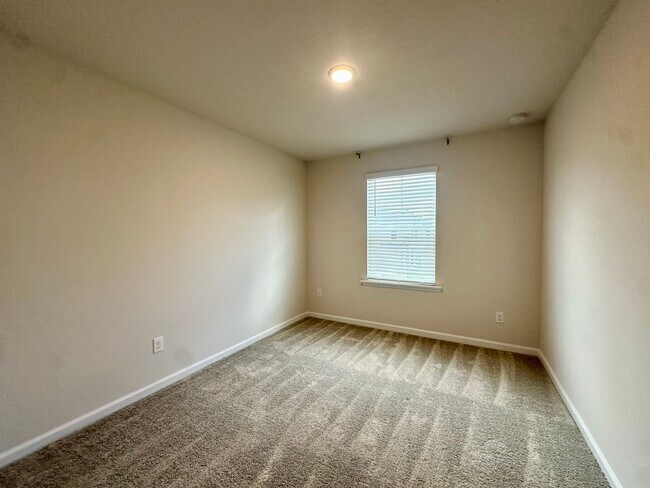 Building Photo - Practically New Townhome!