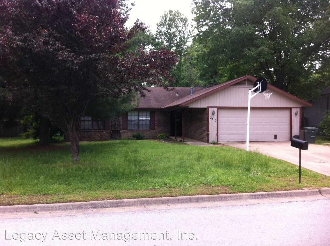 Primary Photo - 2413 E Magnolia Dr