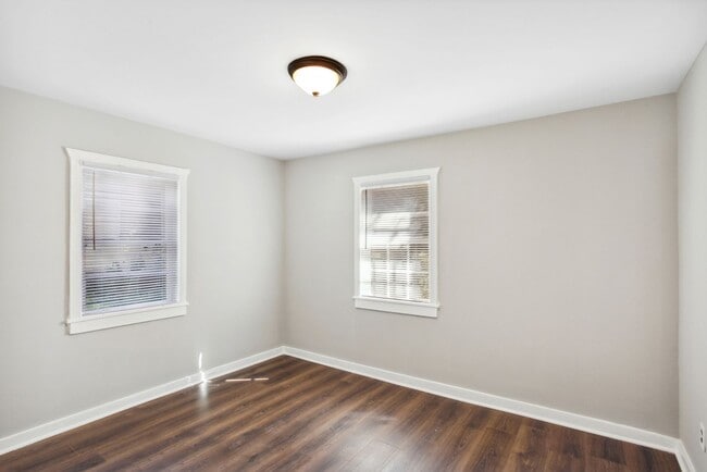 Building Photo - 817 W 44th St
