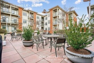 Building Photo - 309 Holland Ln