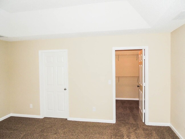 Building Photo - 613 Amberwood Dr