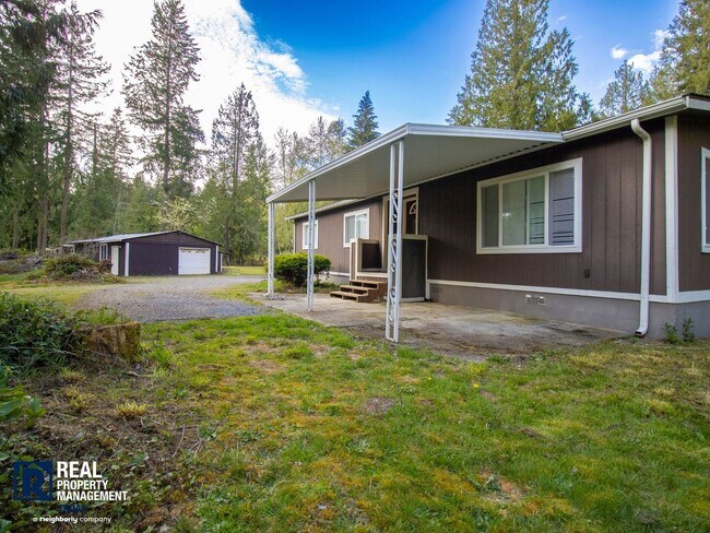 Foto del edificio - 2 Bed / 2 Bath Home with 4-Car Garage, Large Yard & RV Parking in Graham!