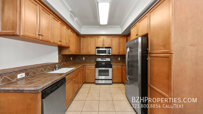 Foto del edificio - Renovated 2Bedroom 2Bathroom In Prime West LA