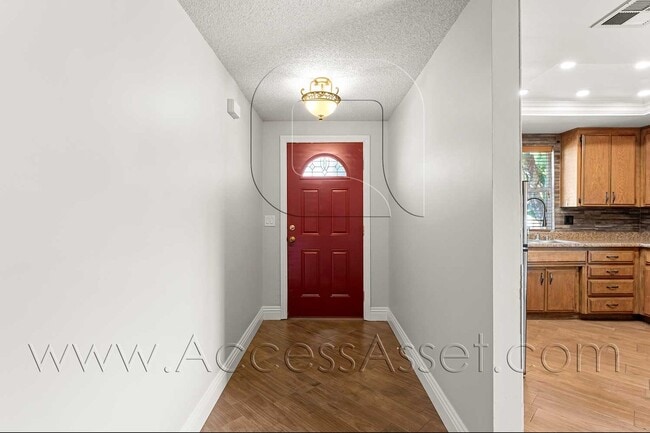 Foto del edificio - Stunning Mountain Views and Serene Living on Wood Street