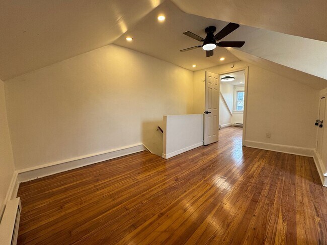 Foto del edificio - Charming 2-Bedroom Apartment in Lansdowne!...