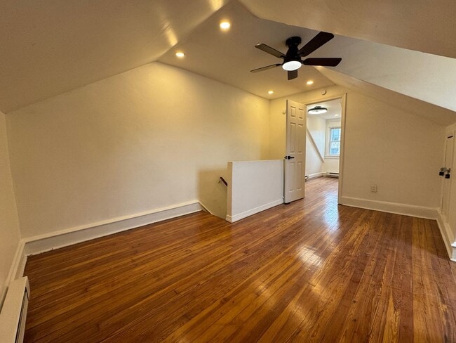 Building Photo - Charming 2-Bedroom Apartment in Lansdowne!...