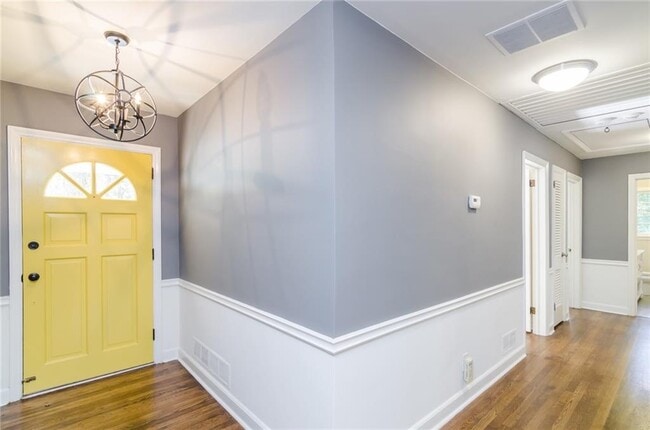 Foto del edificio - 6670 Castleton Dr NW